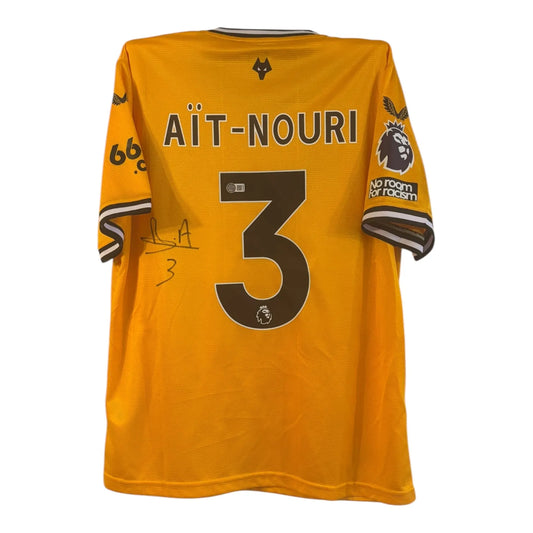 Signert Aït-Nouri drakt