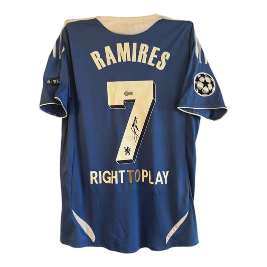 Signert Ramires drakt